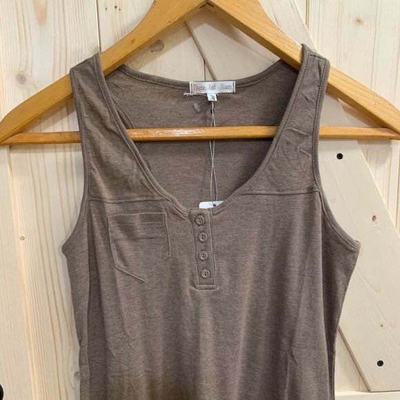 NWT - THYME & HONEY 🍯  Neutral Button Tank - Picture 4 of 7